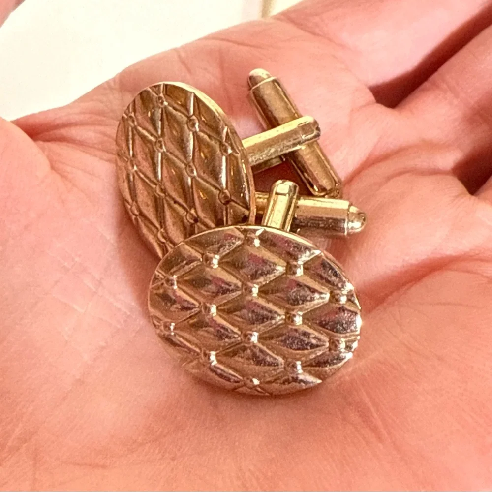 Vintage mid century modern Gold tone quilted slant shank oval cufflink